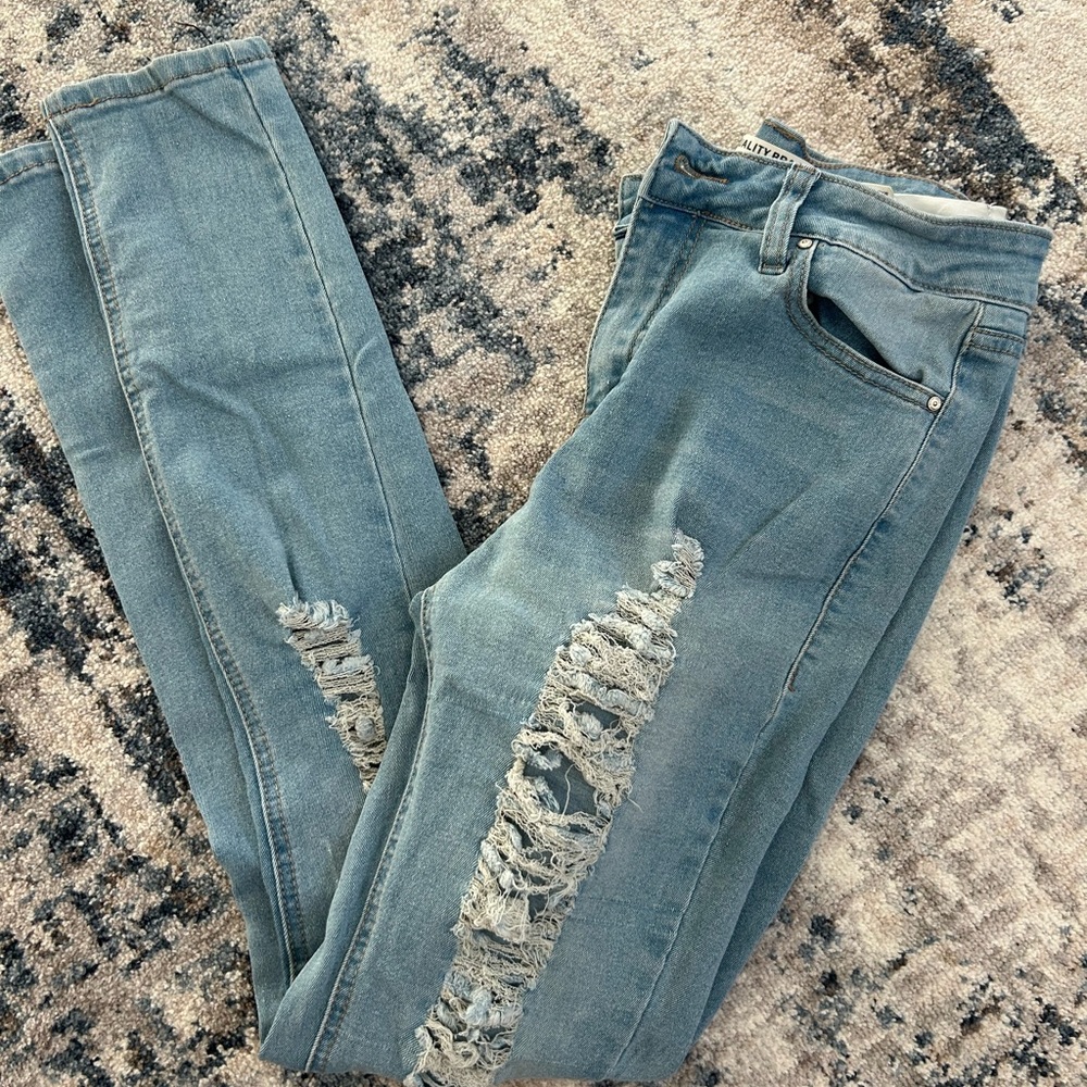 Best Quality Brand Ripped Jeans - Picture 5 of 5